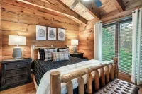 Timber Lodge! Mtn View, Pickleball, Close 2 Dolly!