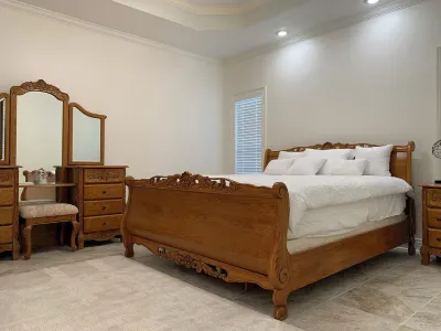 Delightful 4 bedrooms home with swimming pool. Crying Eagle Brewing Company 주변 호텔