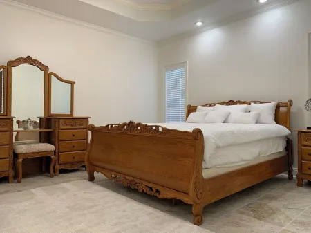 Delightful 4 bedrooms home with swimming pool. Отели в г. Лейк-Чарльз