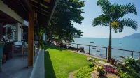 Casa Pé na Areia em Frente à Ilhabela Hôtels à : São Sebastião
