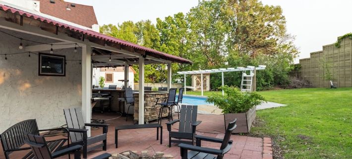 The St. Paul Castle ~ Heated Pool ~ Hot Tub ~ Sauna ~ Arcade ~ Bar ~ 8BR Hotels in Saint Paul
