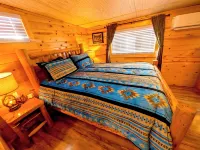 Yellowstone Treasure Guesthouses on the River Hotels in Gardiner