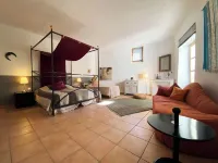 Orangerie de Cardet - Maison d'hôtes - B&B Hotels in Massillargues-Attuech
