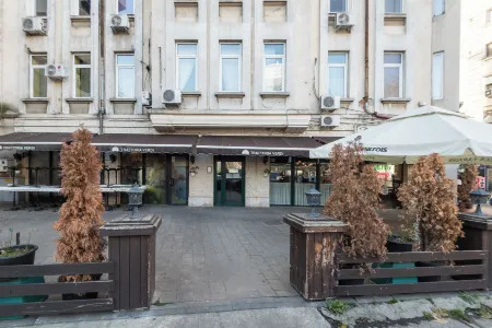 Highline Downtown ApartHotel Oldtown Unirii Square Отели рядом с достопримечательностью «Здание банка CEC»