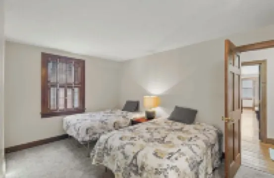 Harborview! Sleeps up to 10. Spa and beside The Bean!