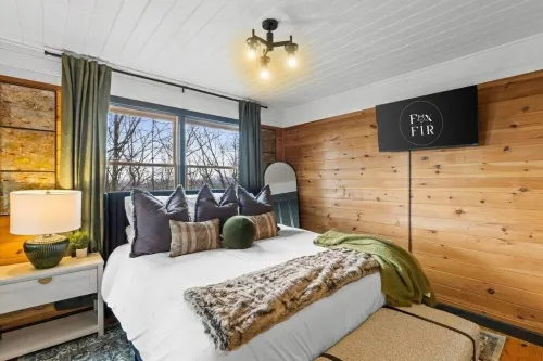 Escape to our luxe, pet-friendly Blue Ridge cabin—sleeps 14 with top amenities!