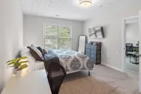 Renovated 5BD Townhome; 2 Minutes from Serene Marietta Square Highlights