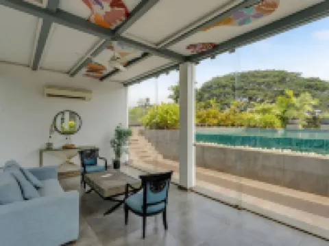 Modern 2BHK w Rooftop Pool 10 Mins Drive to Beach Hotels in Nerul