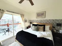 CANYONS VILLAGE SKI IN OUT - 1 bdrm condo, VIEWS, steam shower, steps to GONDOLA Hôtels à proximité de : Timberline