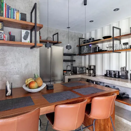 Z102 Studios, 4 Industrial Beach Condos w Pool!
