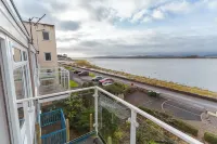 Watersedge Retreat Lake District views Pet friendly Hotels in Milnthorpe