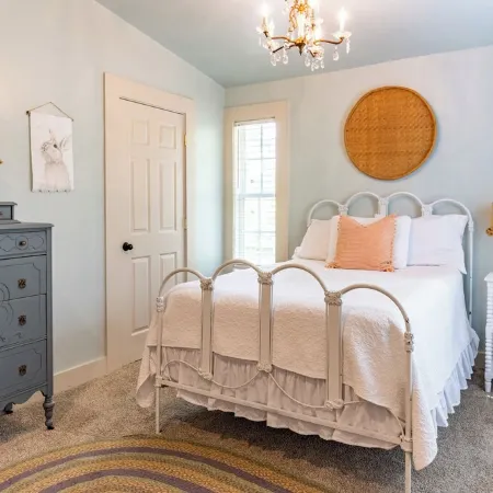 Charming 3-bedroom farmhouse private 15 minutes to downtown Chattanooga