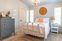 Charming 3-bedroom farmhouse private 15 minutes to downtown Chattanooga