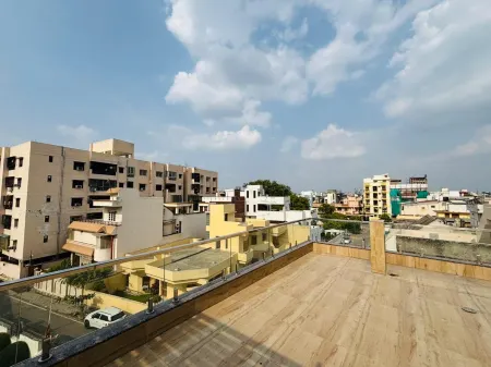 Stay Inn Kailasha - by Admire India Tourism Отели рядом с достопримечательностью «Sankat Mochan Hanuman Temple»