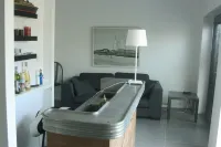 Character house downtown, quiet street, near castle, harbor Hotels in Noirmoutier En L'Ile