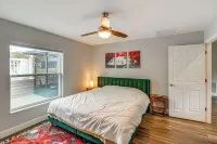 Spacious Getaway in Ocala with Hot tub, Pool and near Silver Springs State Park! Hotels in Silver Springs Shores