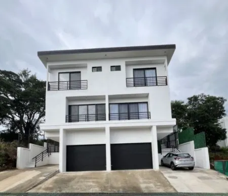 Brand new luxury 3-bedroom 3-bathroom home features  Pool, AC, WIFI, near beach Отели в г. Сардиналь