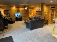 The Bourbon Lodge - Log home escape, Bourbon Trail, sunsets, peaceful retreat