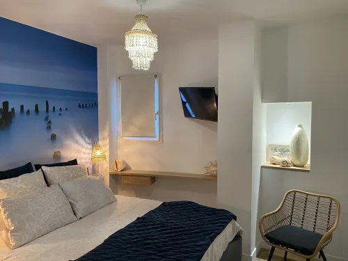 Magnificent  Loft on the Canebière. Marseille, France. Air-Conditioned. Autonomous Arrival.