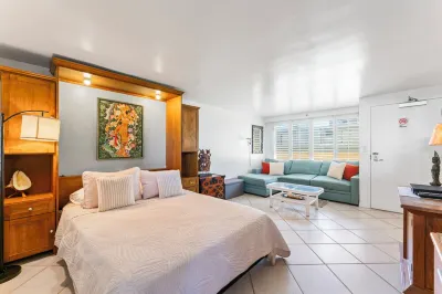 Charming Studio Apartment with WiFi, AC in beautiful Diamond Head Beach Park! Hotels in Diamond Head