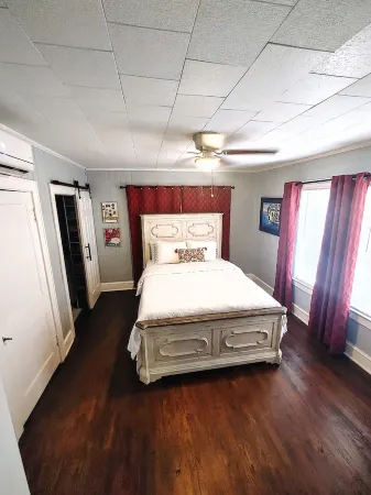 Lovely 1 bedroom apartment in a central location Отели рядом с достопримечательностью «R. W. Norton Art Gallery»