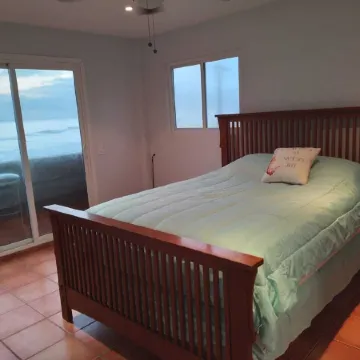 Relaxed Spanish beachfront condo w/private parking & private balcony ocean views