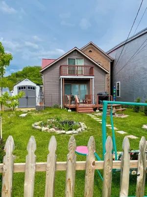 Get away to the Mississippi River View-2 Bedroom-2 Full Bathrooms