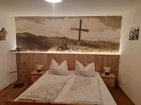 Haus Carmen, family-friendly 4 Edelweiss holiday apartment with BergePlus program Valisera Bahn Talstation 주변 호텔