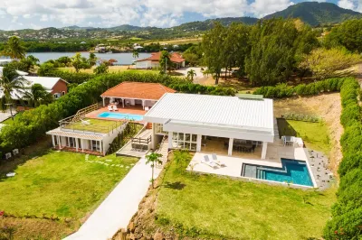 Villa Pétronille, Spacious luxury villa, sleeps 18 Cap Est, Le François Hotels in 