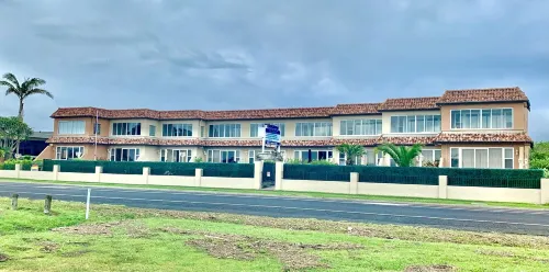 Waterfront fabulous view, spacious studio, heated pool & 10 mins walk into town.