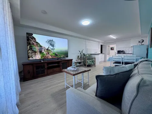 The Love Shack on Queen St Bongaree Hotels in Bongaree