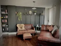 Period apartment, great views, in heart of historic town.