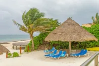 Beachfront Puerto Morelos Condo, Ground Floor, Pool, Rooftop Views, Walk to Town