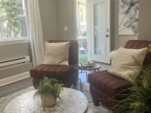 Bears Den close to golf course on Bear Mountain. Hotels in Langford