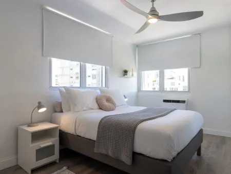 Bright and Sunny 2-bedroom apartment with free parking in the heart of Condado.