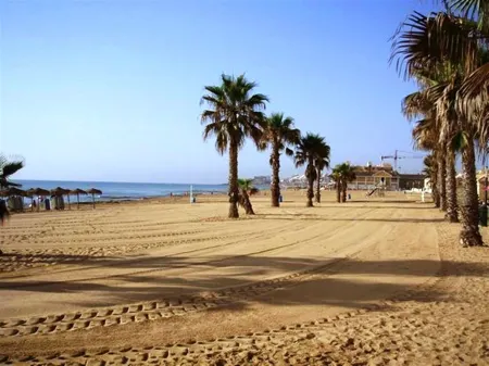 Townhouse with pool 3 'from the beach.