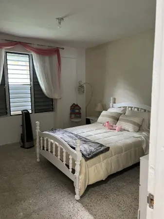 Family style retreat -6 minutes tot he beach and restaurant bar strip Отели в г. Агуада