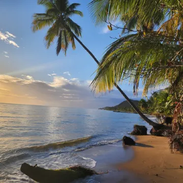 Ashford by the Beach 1  Bedroom King Size Steps by the Beach