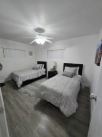 A single family home near beaches, Miami Dolphins Stadium & shopping outlets. 마이애미가든 호텔