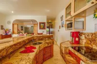 Beachfront Paradise / Sleeps 5 / Starlink + PoolShareSave Hotel di Akumal