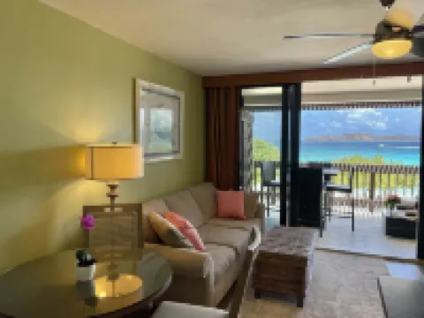 Sapphire Beach Fully Renovated Penthouse with washing machine.Great for families