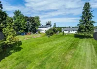 Beautiful Home with castor river view