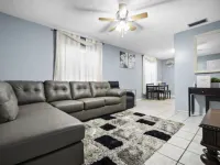 Gorgeous and fenced 3BED/2BTH Near Sarasota Hotels in Manatee County