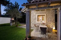 Petrinos Cottage in Dassia, Private pool, A/C, WiFi, 300m to the beach.