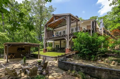 Lake Allatoona house with private dock, hot tub & fire pit. Family and groups! Hotels near Kingston Downs