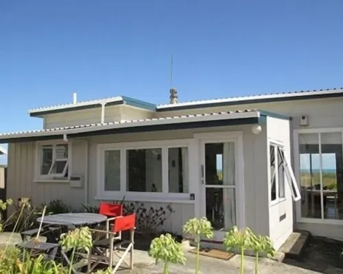Magical Beach Kiwi Bach Hotels in Waitārere