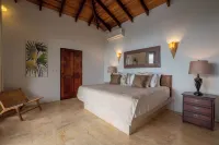 Whale Watchers Villa With Stunning Ocean View