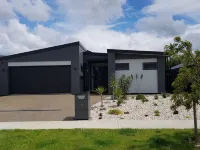 Three Bedroom Townhouse Hotels in Motueka