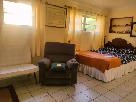 Slice of Paradise- 2 mins from Spotts Beach! Отели в г. Патрикс Айленд