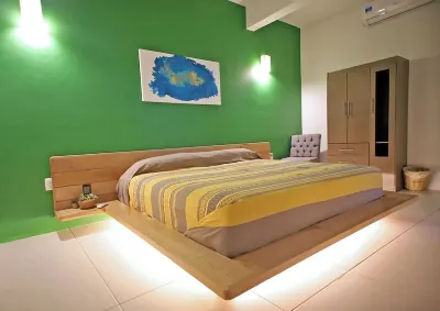 2 BR - Fast Internet, King beds, AC, Near beach w/Pool